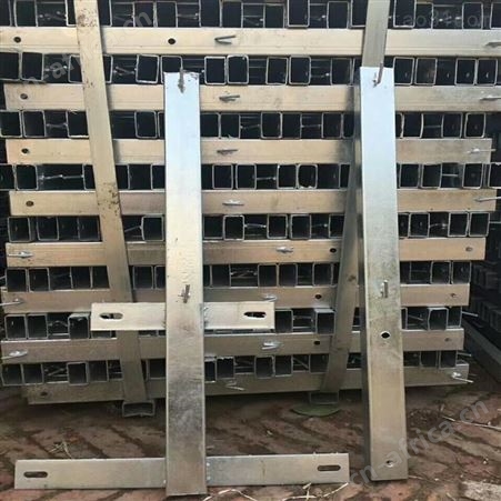 平凉墙头 高铁 护栏 用刀片刺绳支架 西润定做安装