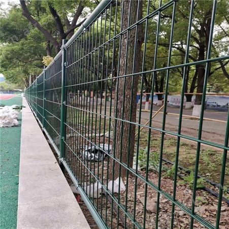 热镀锌钢 耐腾围网 球场围栏网厂 包塑围网价格