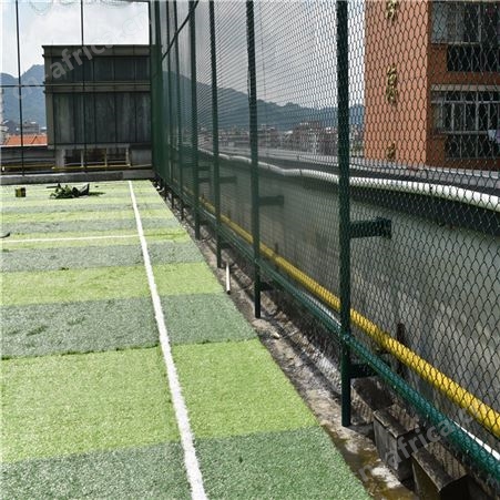 笼式足球场地报价 佛山耐腾 钢结构 PE笼式足球标准型