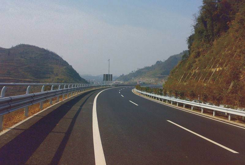 三波波形护栏板