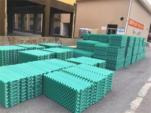 冷却塔在工作时是怎样运作的呢?(冷却塔在运行中应注意哪些问题)