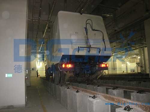 德高洁公铁两用轨道清洗吸尘车